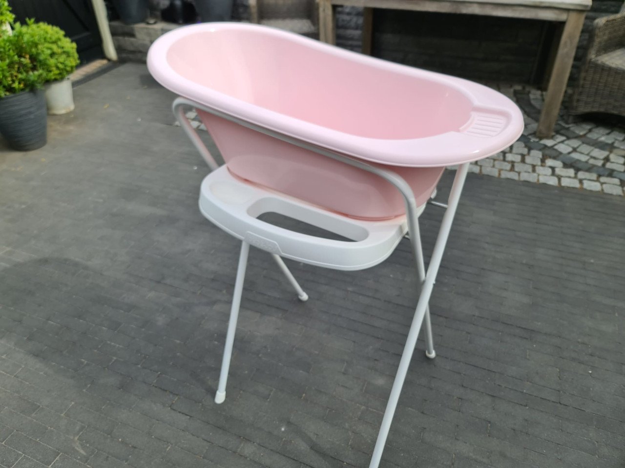 Kinderbadje op standaard