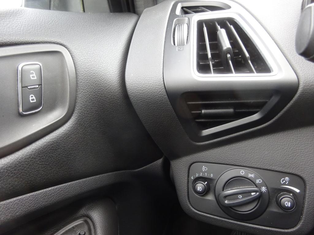 Ford Kuga 1.5 titanium climate / navi / cruise / camera / parkeers. / stoel