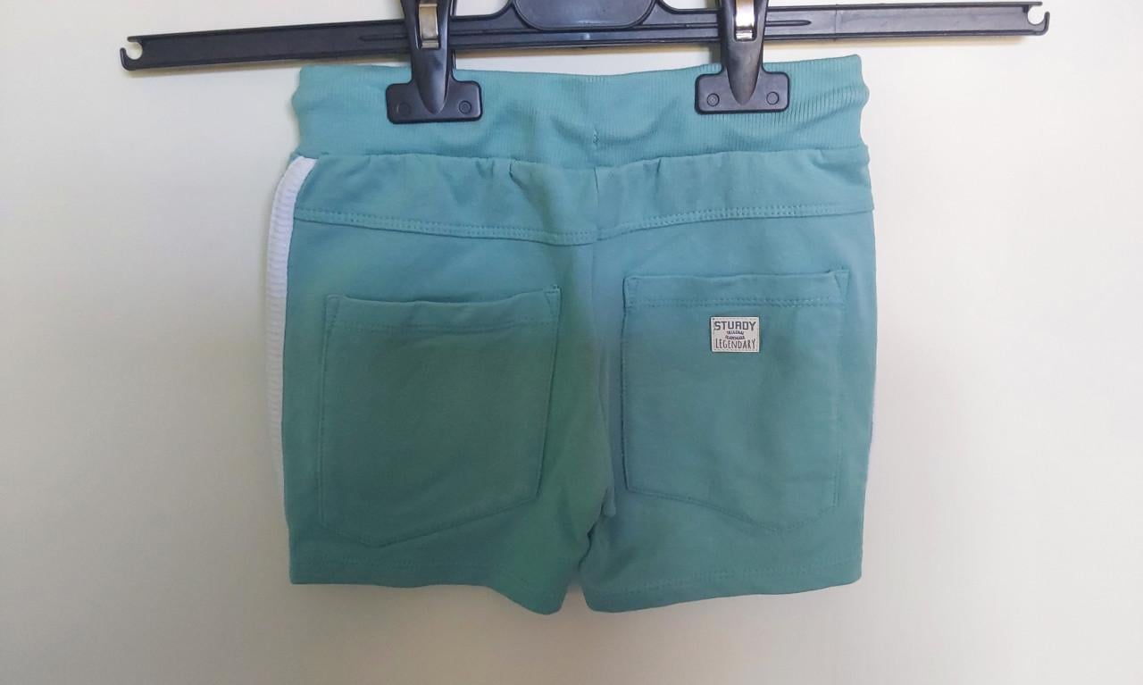 Nieuwe korte broek van het merk Sturdy in maat 92
