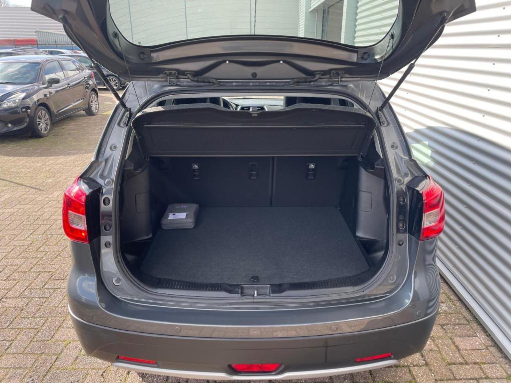 Suzuki Sx4 S-cross 1.4 boosterjet style smart hybrid