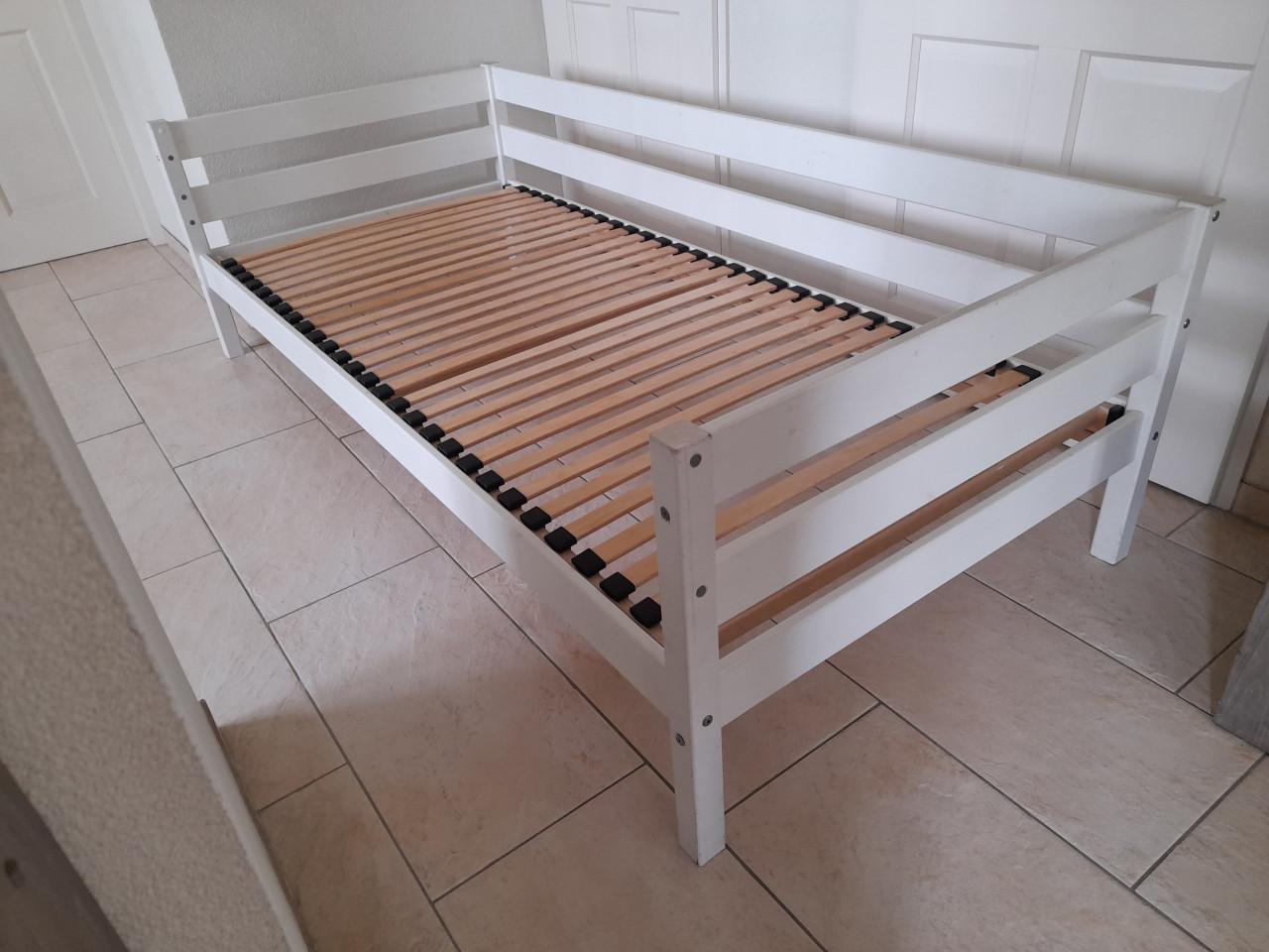 1 Persoons bed (in goede staat ) 90 x 200