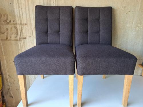 Te koop 2 mooie eetkamerstoelen