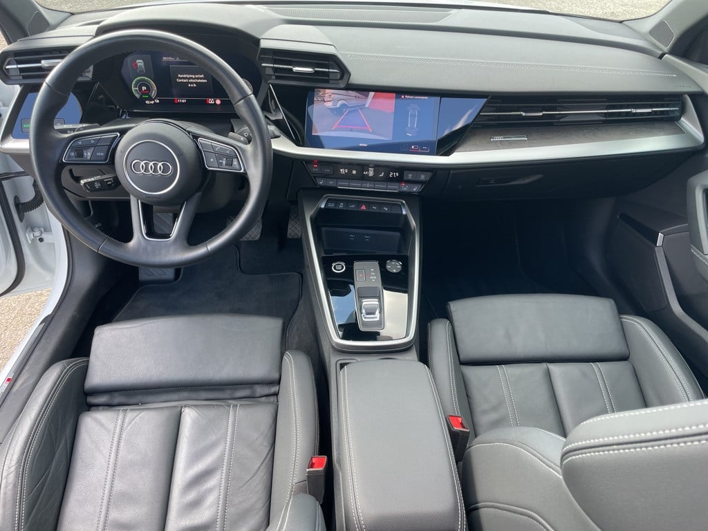 Audi A3 sportback 45 tfsi e s-line competition -full options-plug-in-hybrid