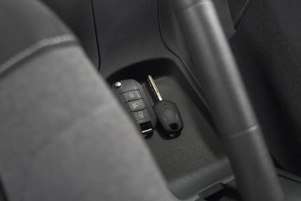 Citroen C3 puretech 110 shine | camera | navigatie | apple carplay | parkee