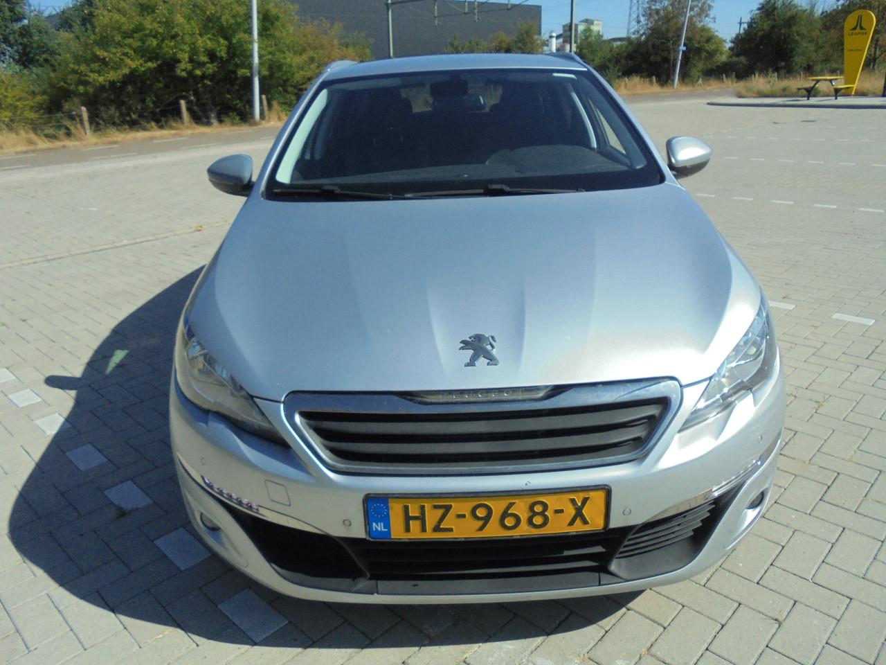 308 1.2 Pure Tech Style in de SW uitvoering Bouwjaar 2016 met N.A.P