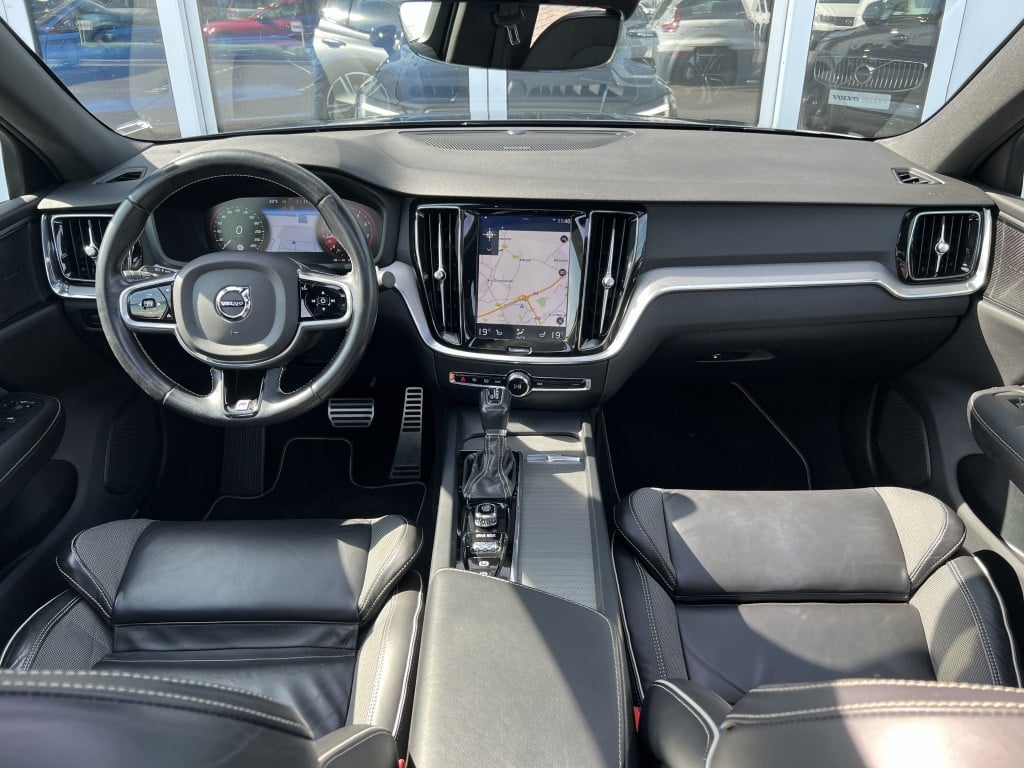 Volvo S60 t5 254pk aut8 r-design| panodak| adap.cruise| trekhaak| camera