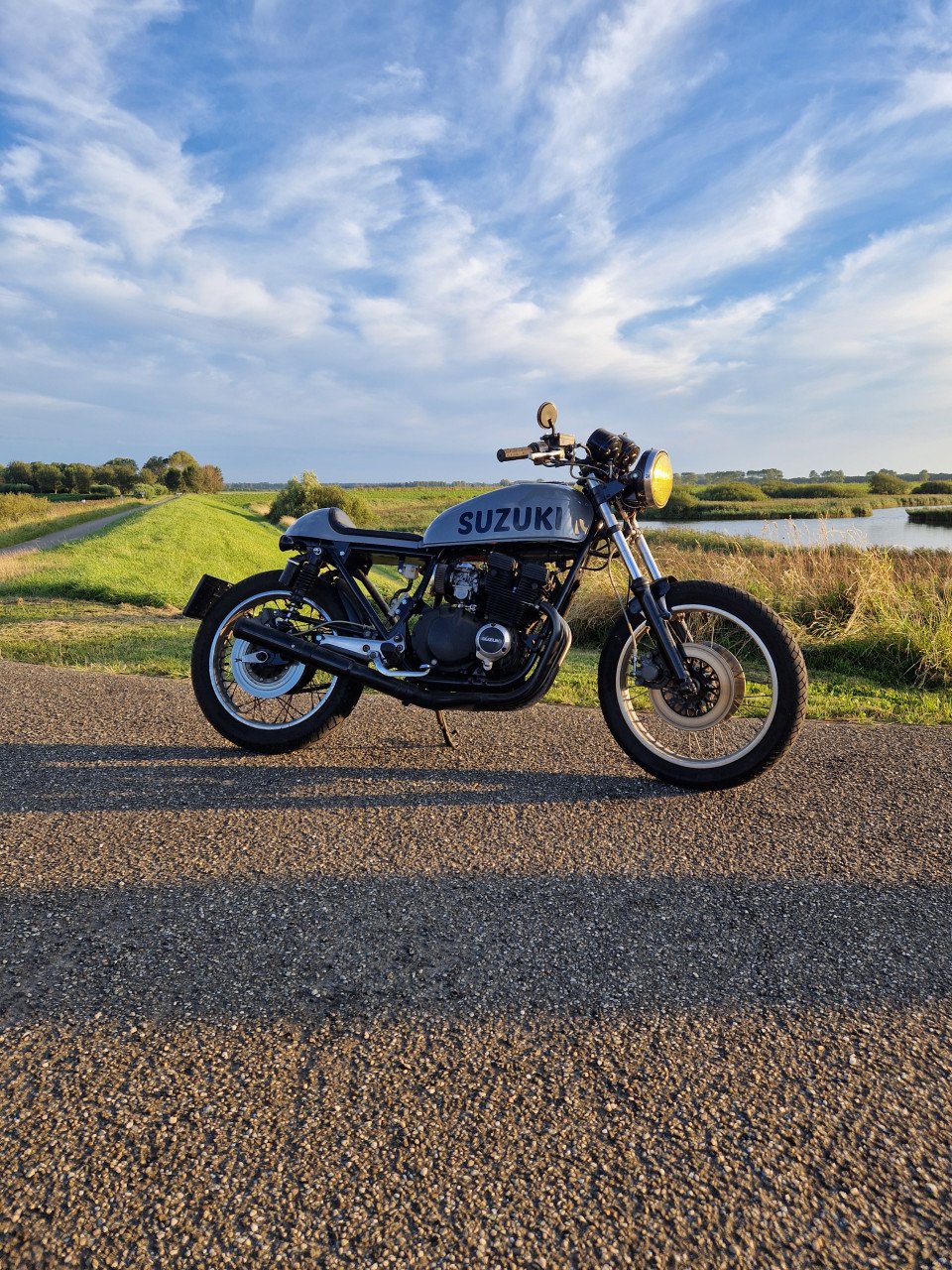 Suzuki gsx400f caferacer 1983