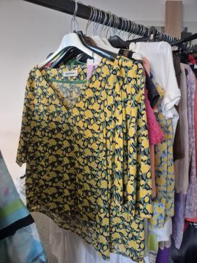 Partij nieuwe dameskleding