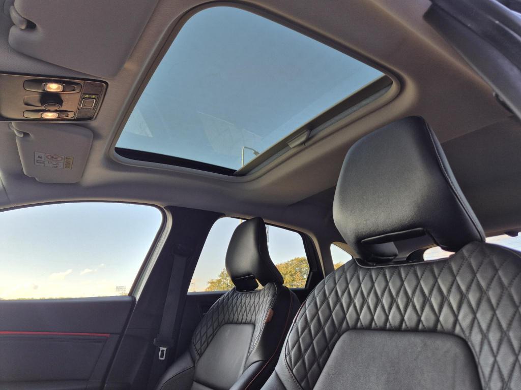 Renault Captur 1.6 e-tech plug-in hybrid 160 initiale paris verkocht