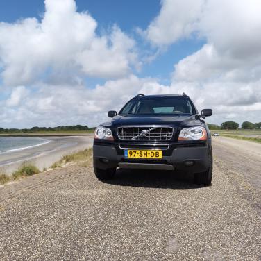 Volvo XC90 V8