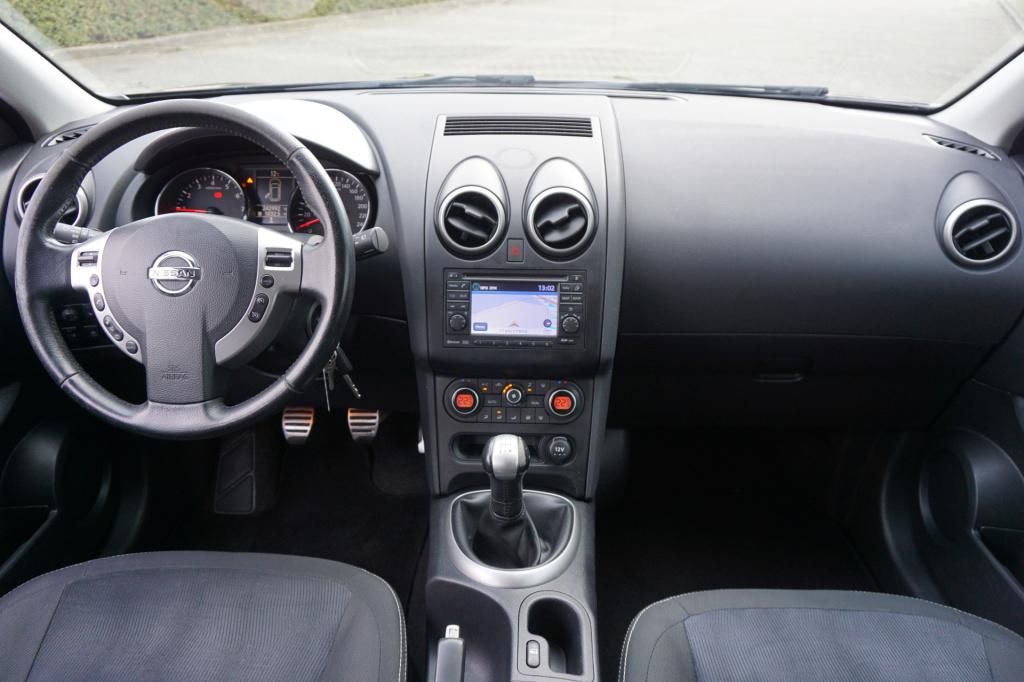 Nissan Qashqai 1.6 connect edition climate / navi / cruise / camera / pano 