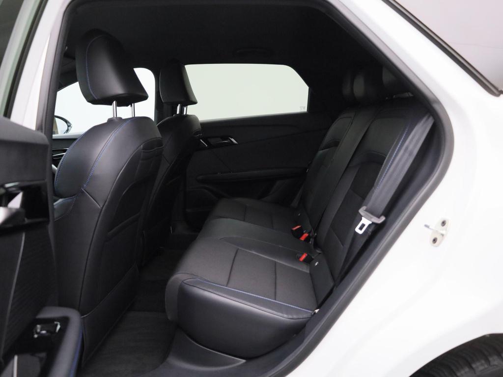 MG Mg4 64 kwh luxury | automaat | navigatie | climate control | apple carpl