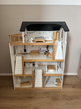 Houten poppenhuis