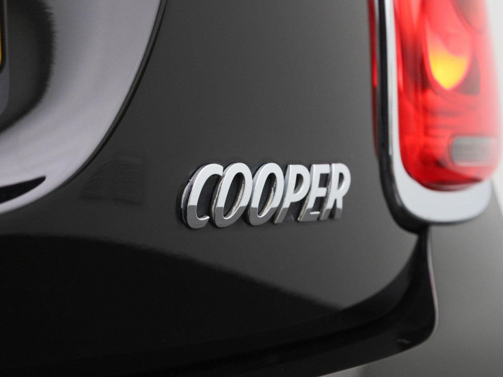 Mini Cooper mini 1.5 | lmv | parkeer sensoren | navigatie | airco | cruise 