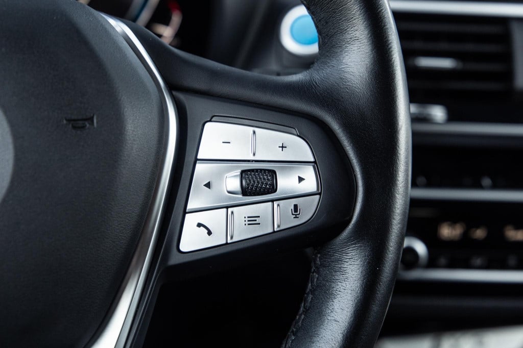 BMW Ix3 high executive 80 kwh panoramadak / carplay / bruin leer / navi