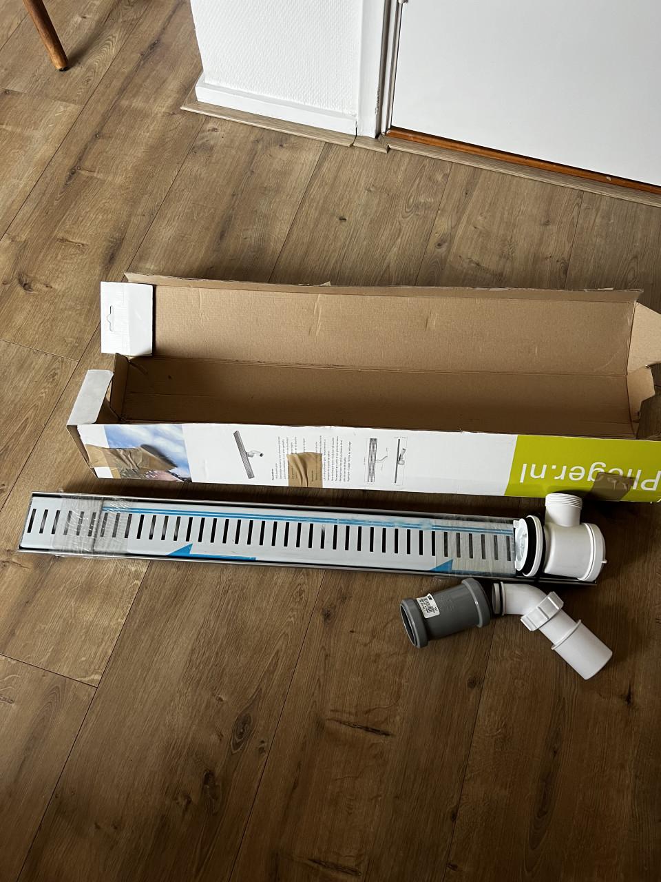 Douchedrain,Douchegoot Plieger