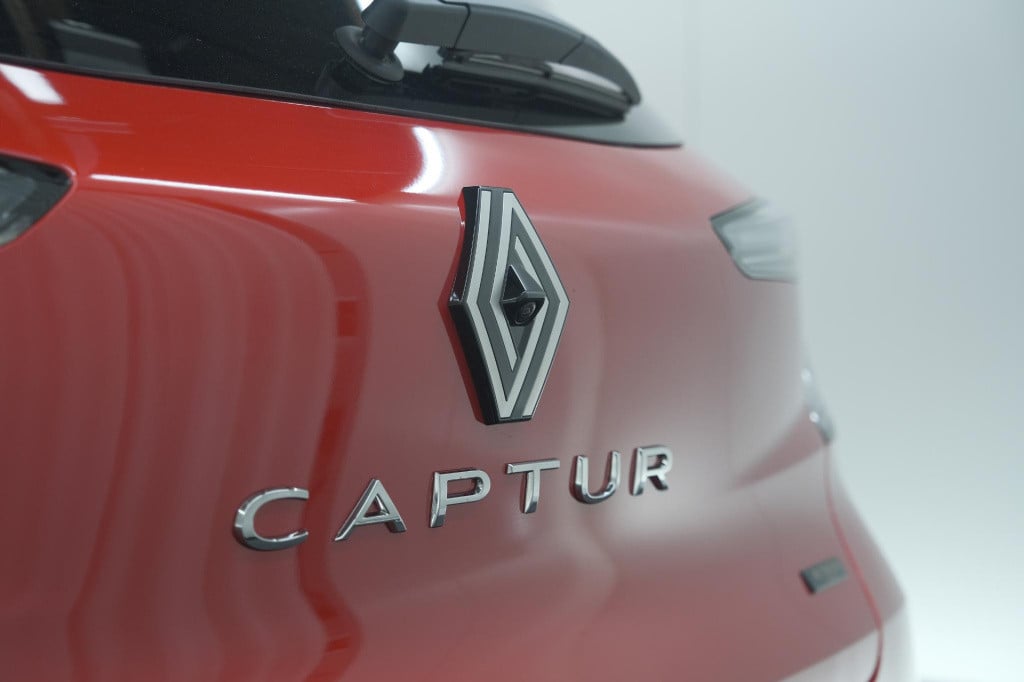 Renault Captur 1.6 e-tech full hybrid 145 techno | advanced driving | camer