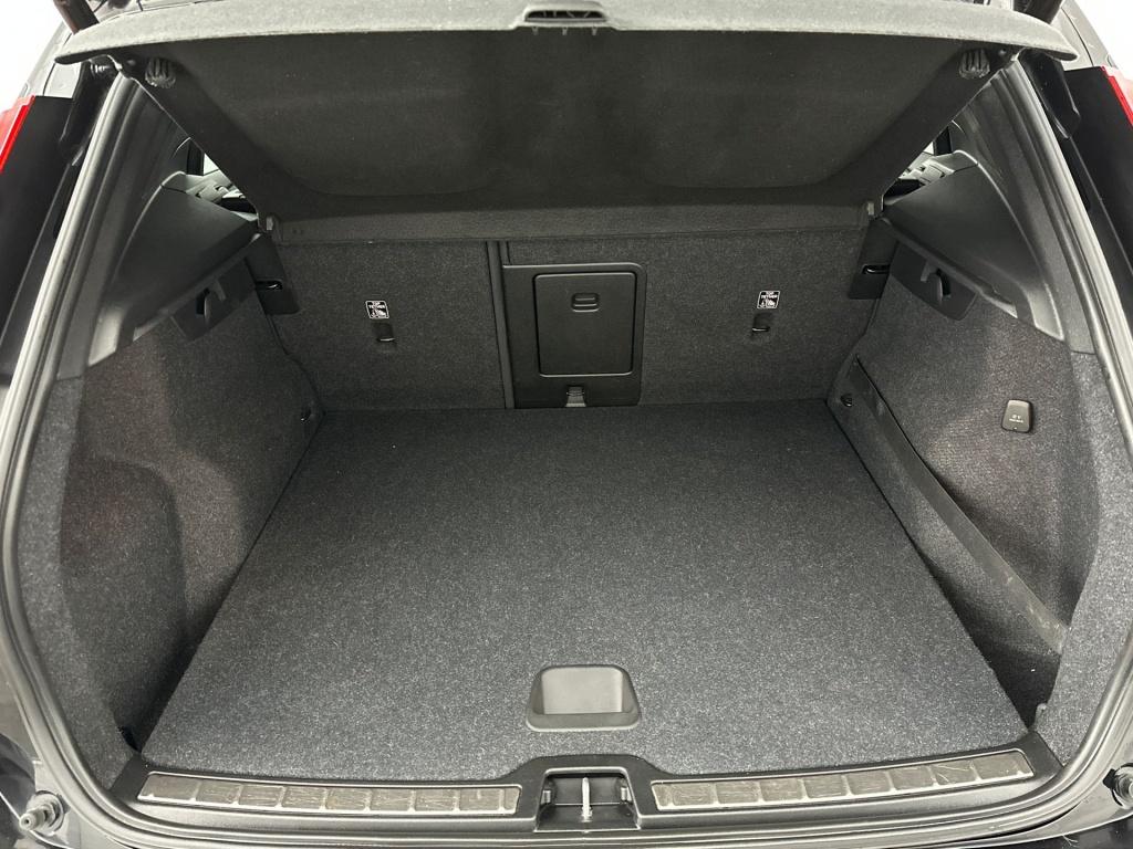 Volvo XC40 t5 262pk recharge r-design| pano| 360camera| adap.cruise| trekha