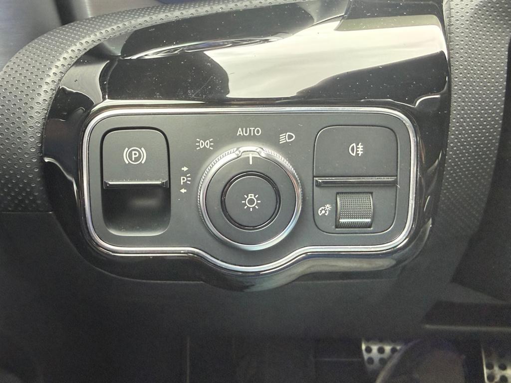 Mercedes-Benz A-Klasse 250 e business solution amg limited soh 96%