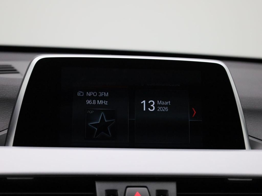 BMW X1 sdrive20i executive | automaat | apple carplay / android auto | pano