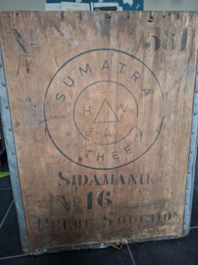 Vintage theekist uit Sumatra