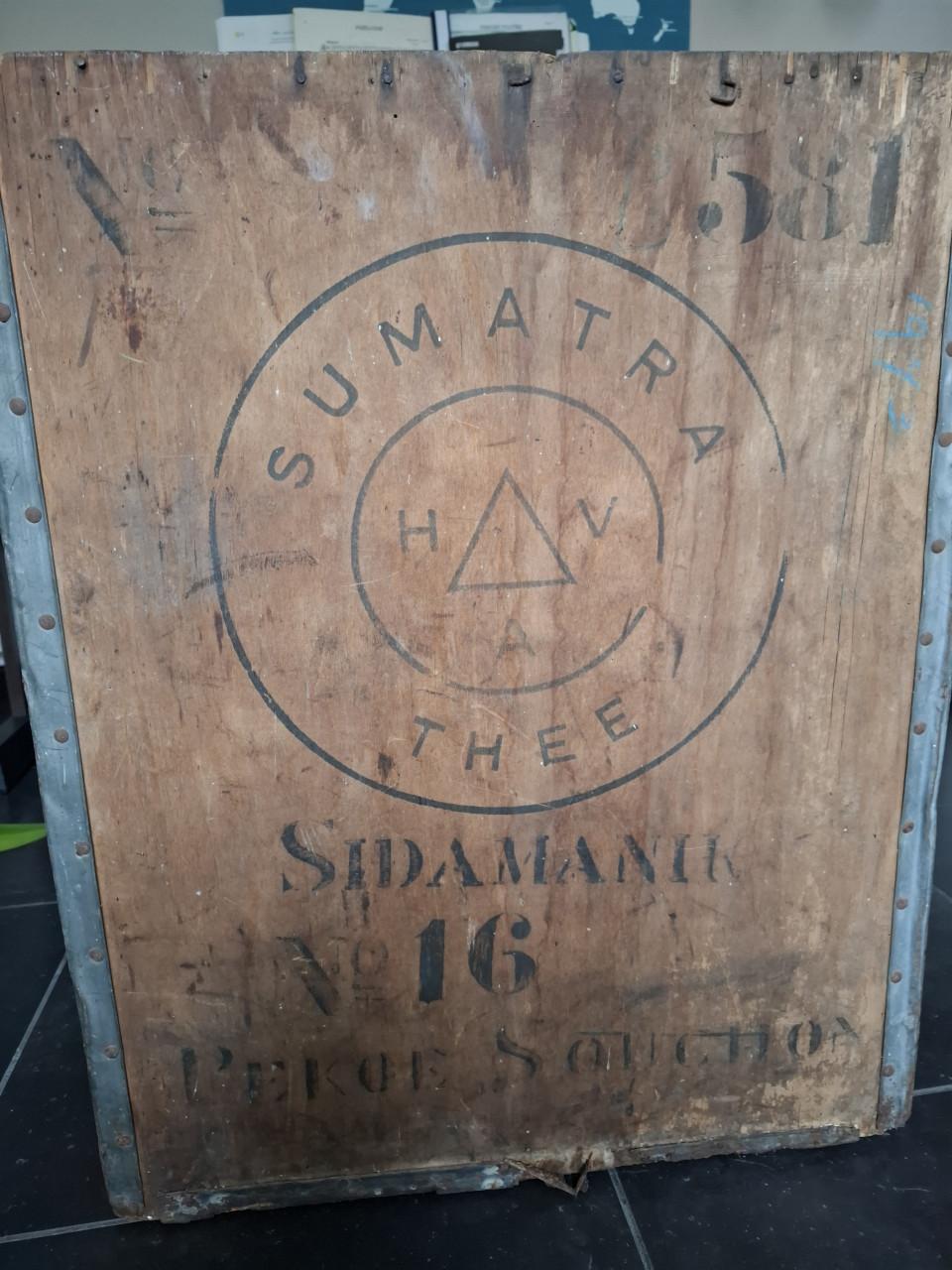 Vintage theekist uit Sumatra