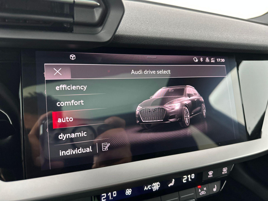 Audi A3 sportback 40 tfsi e s-line pano matrix camera acc lane