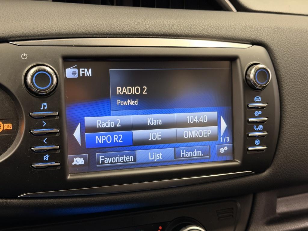 Toyota Yaris 1.5 hybrid skyblue edition