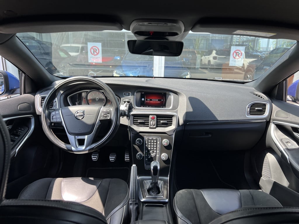 Volvo V40 t3 153pk nordic+sport| standkachel| trekhaak| navi| r-design