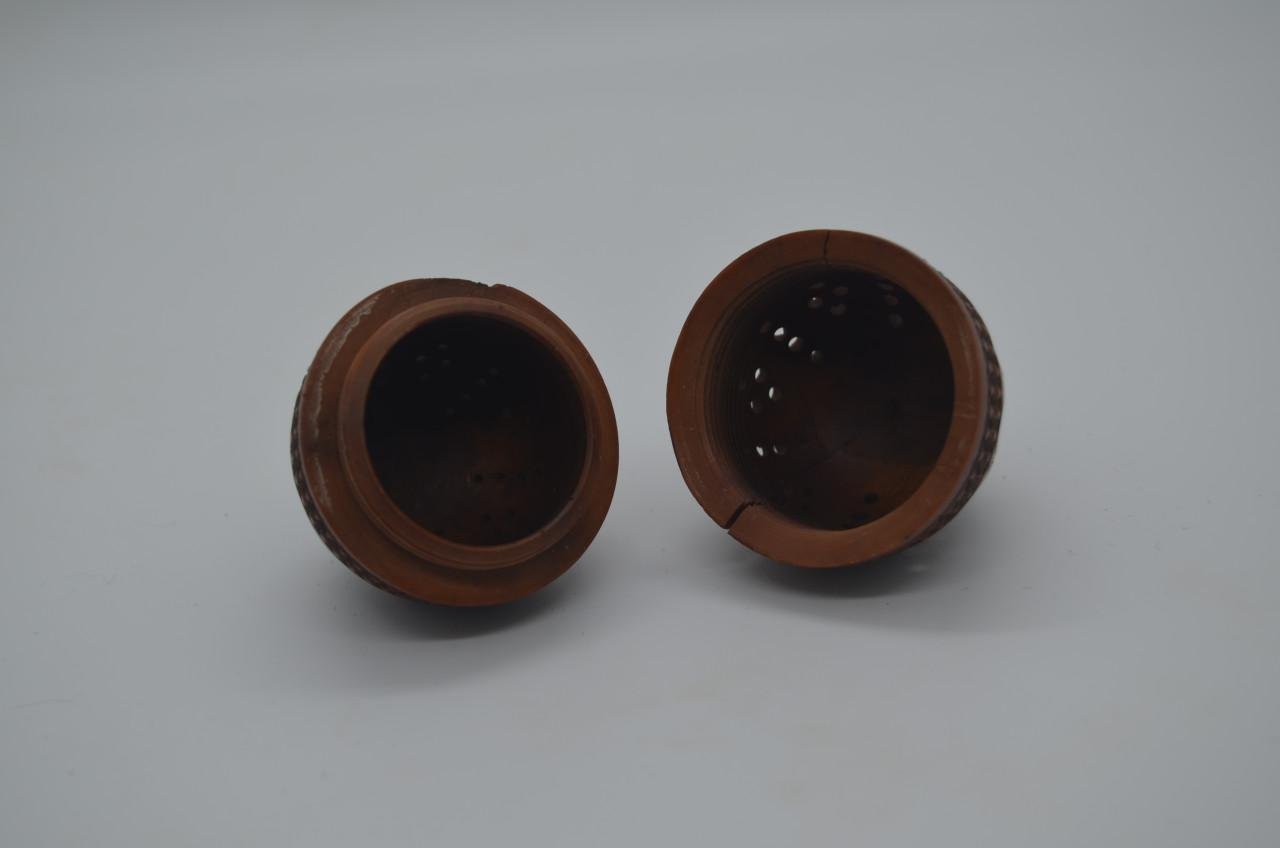 Handgesneden coquilla noten strooiers en pomanders (7)