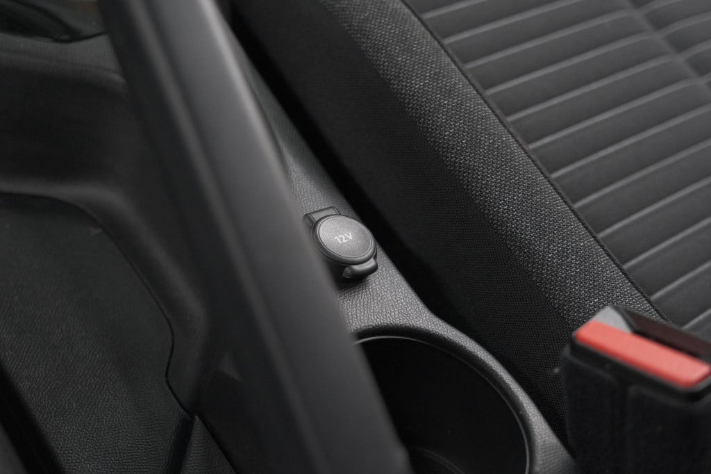 Peugeot 2008 puretech 130 eat8 active | parkeersensoren | navigatie | apple