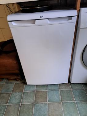 Koelkast met vriesvak. tafelmodel