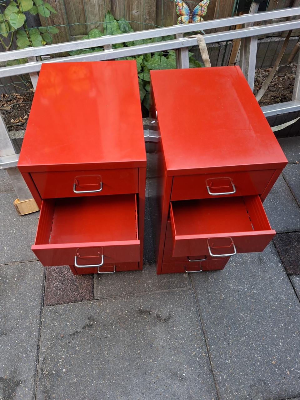 2 rode metalen ladenkastje om hobby spulletje op te bergen