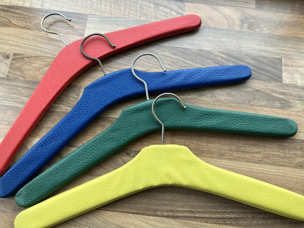 Vintage kledinghangers 4st