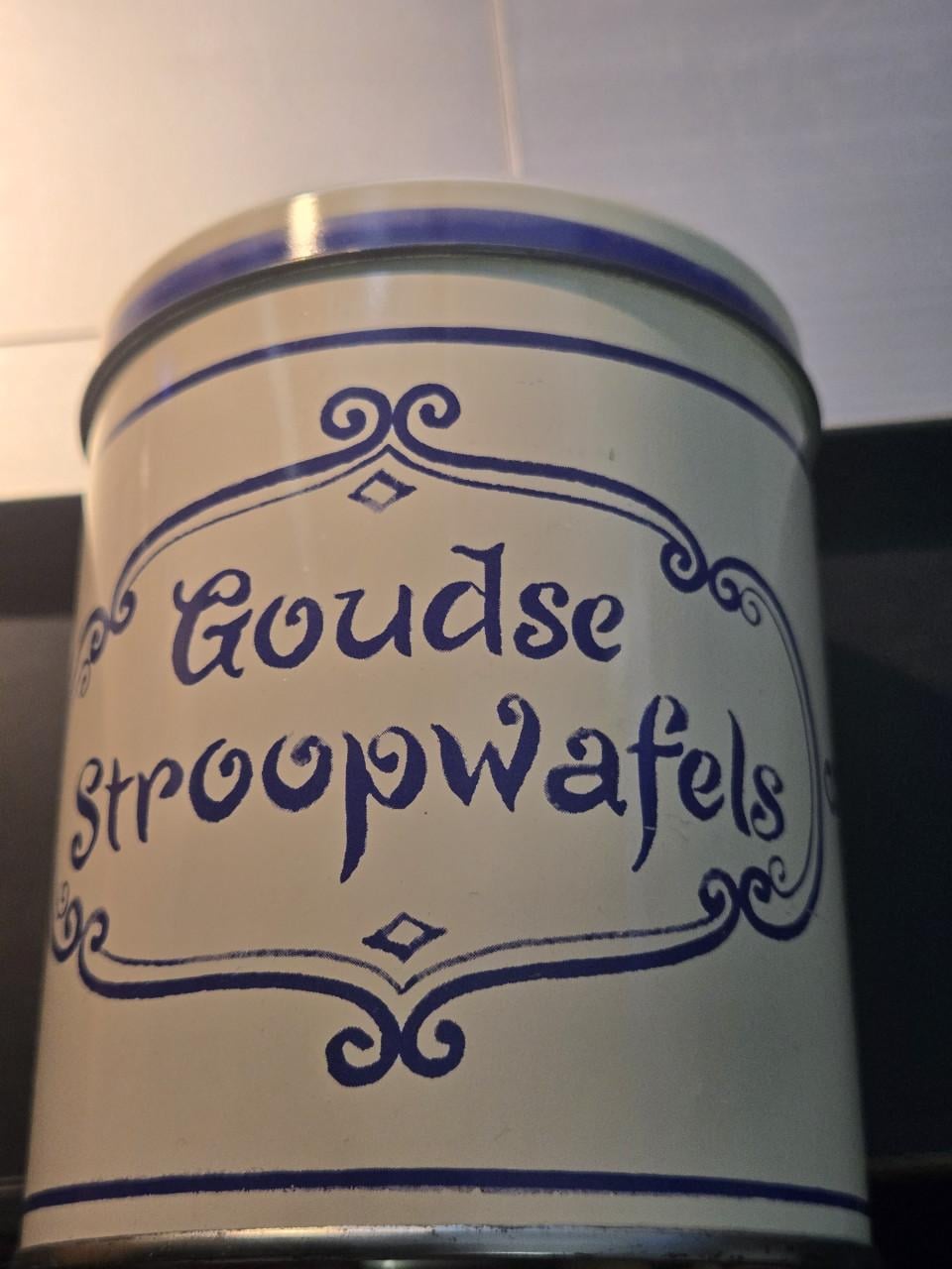 Vintage koekblik voor Goudse stroopwafels  H 11.5 cm Ø 9 cm