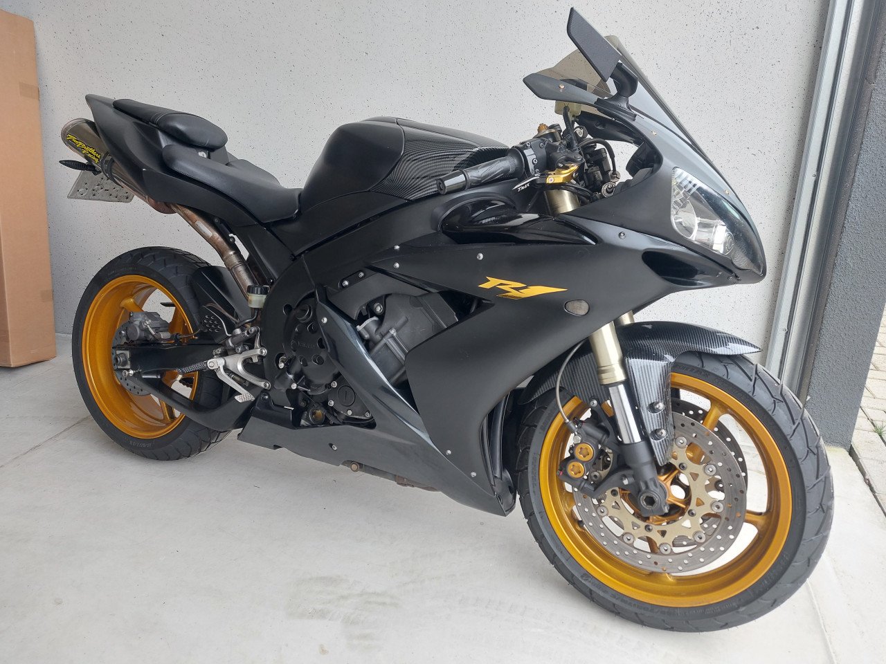 Yamaha r1
