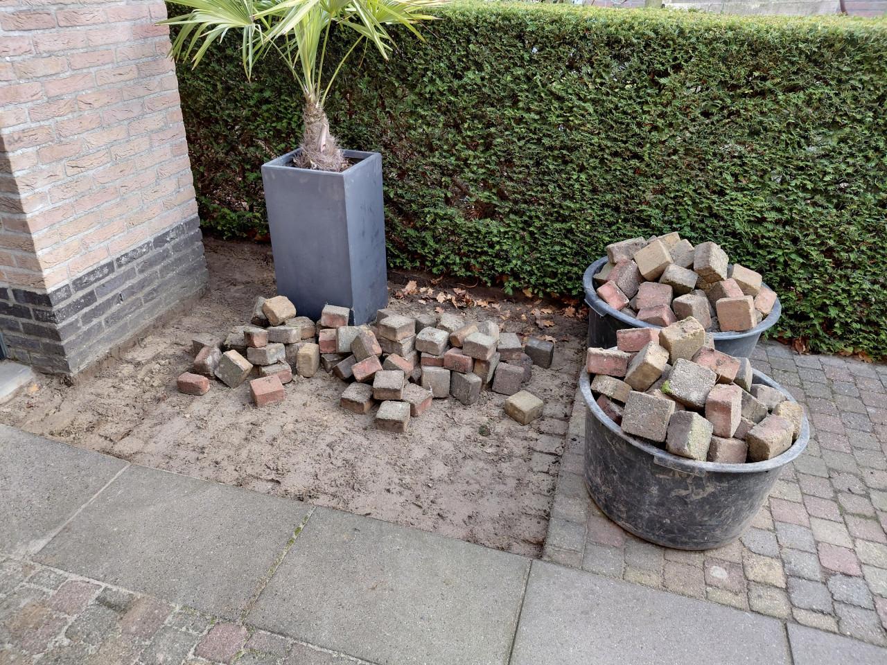 Bestrating (getrommelde stenen. gratis af te halen)