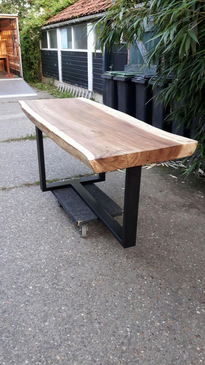 OP ZOEK NAAR EEN BIJZONDERE TAFEL....