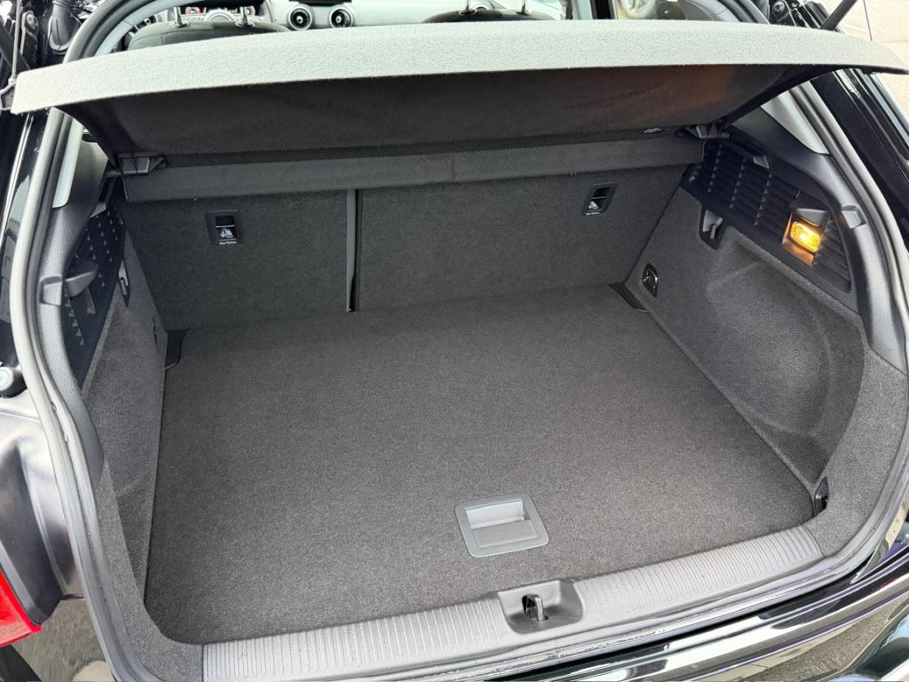 Audi Q2 35 tfsi 150pk s-tronic advanced | trekhaak | 4-season| vernieuwd da