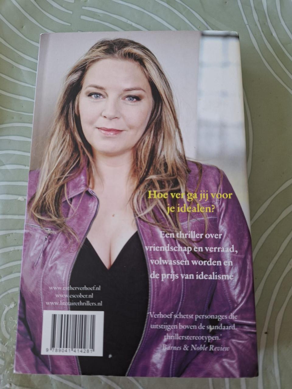 Boek Deja Vu - Esther Verhoef (goede staat)