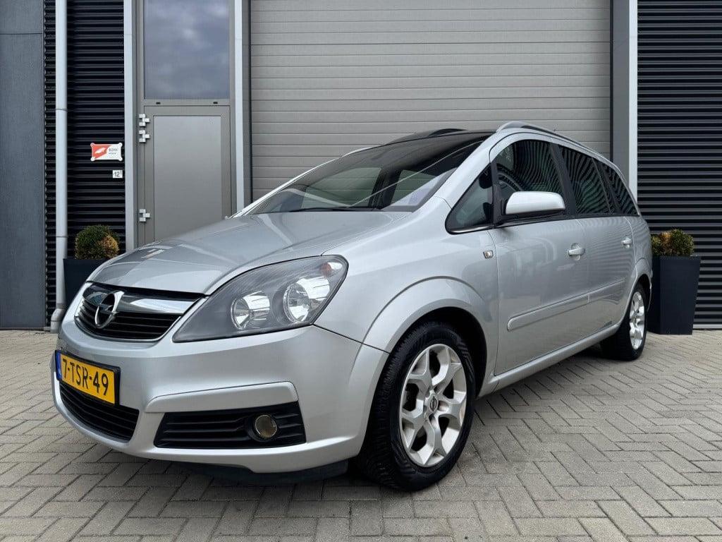 Opel Zafira 1.8 essentia/nwe distri/apk vol jaar/full option/trekhaak