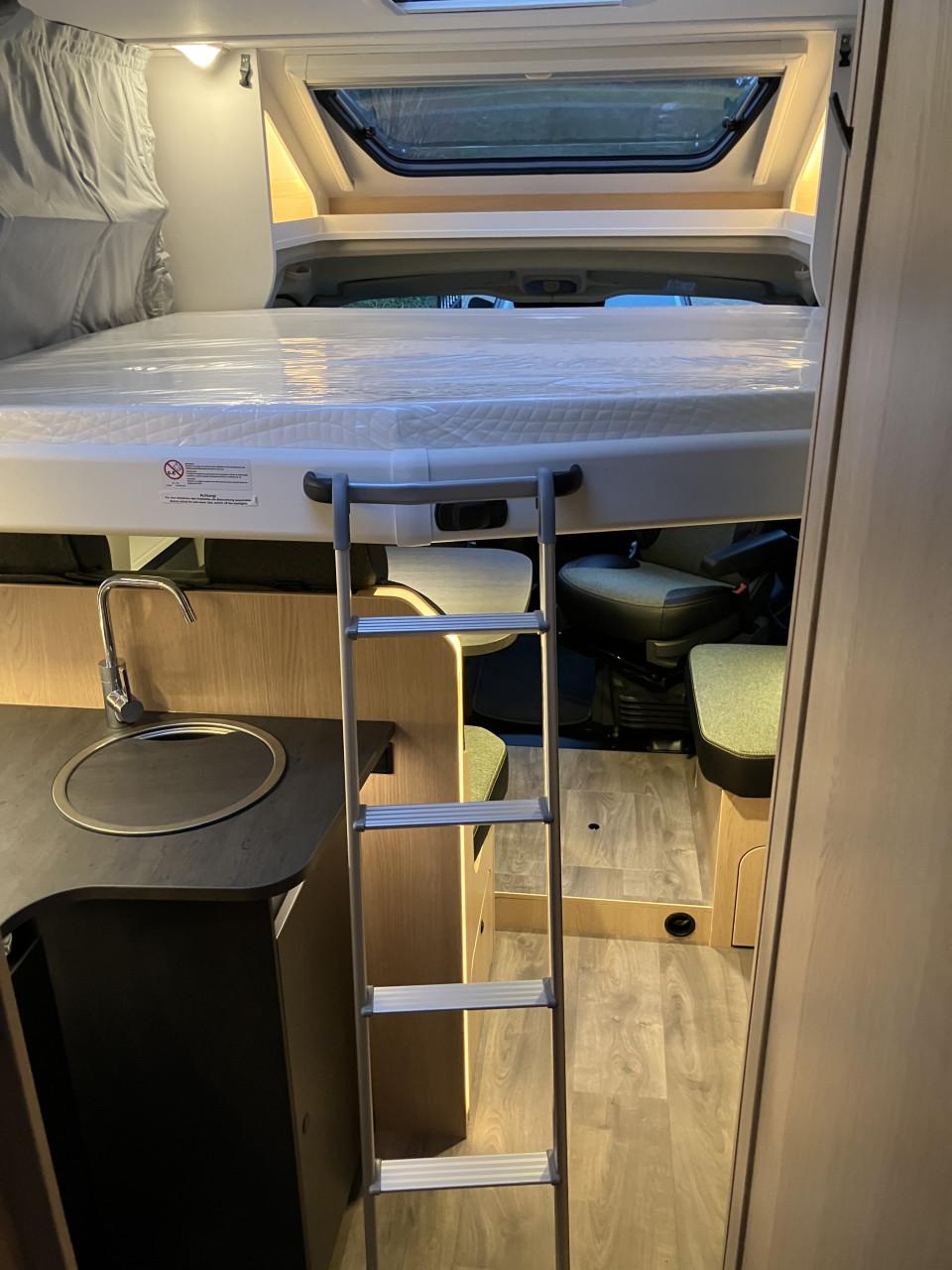 Prachtige 4 pers. camper huren / te huur. & Te koop jonge camper Automaat !