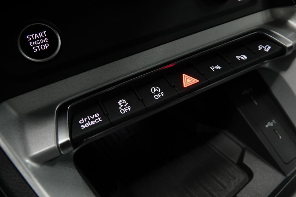 Audi Q3 sportback 35 tfsi s edition | matrix | driveselect | alcantara |