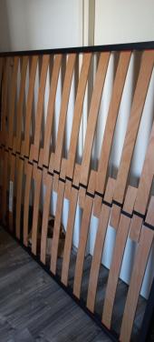 Gratis lattenbodems en eettafel