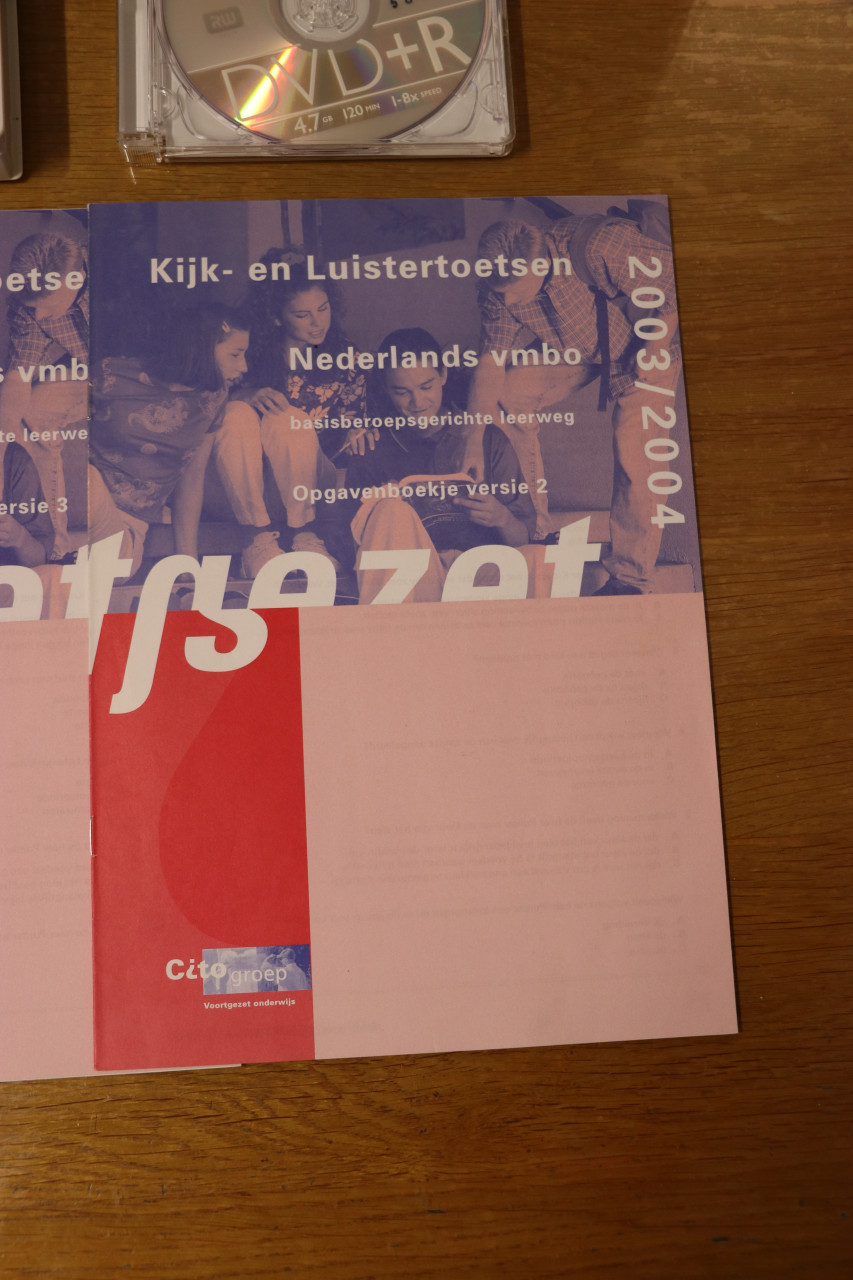 Kijk- en luistertoets Nederland Basisberoepsgerichte leerweg 2003/2004