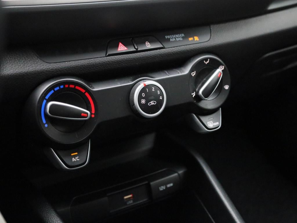 Kia Stonic 1.2 mpi design edition | apple carplay / android auto | parkeers