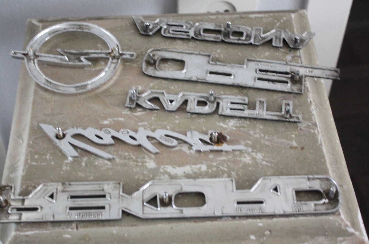 Opel Kadett Ascona Rekord emblemen-wieldeksels