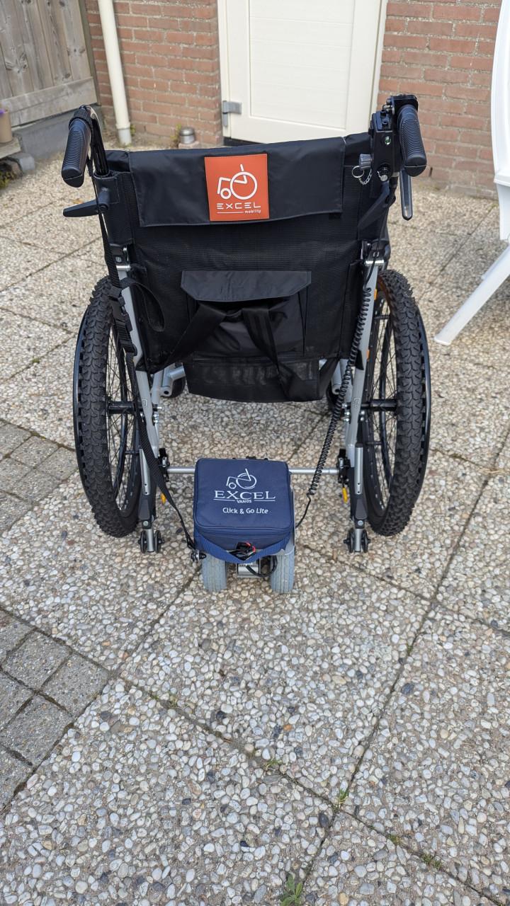 Rolstoel met duwondersteunjng