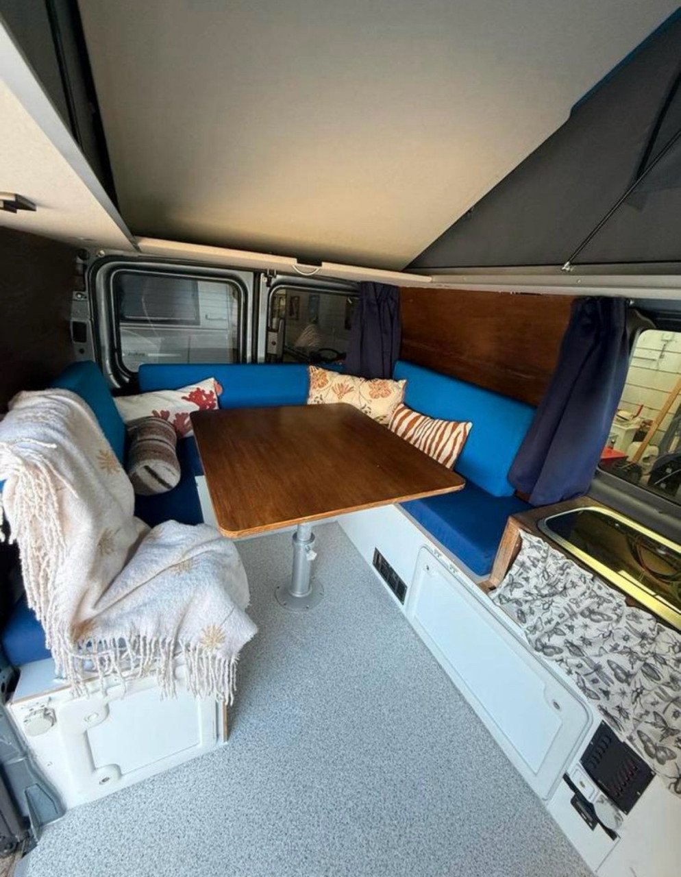 Camperbus Ford Transit nieuw slaaphefdak