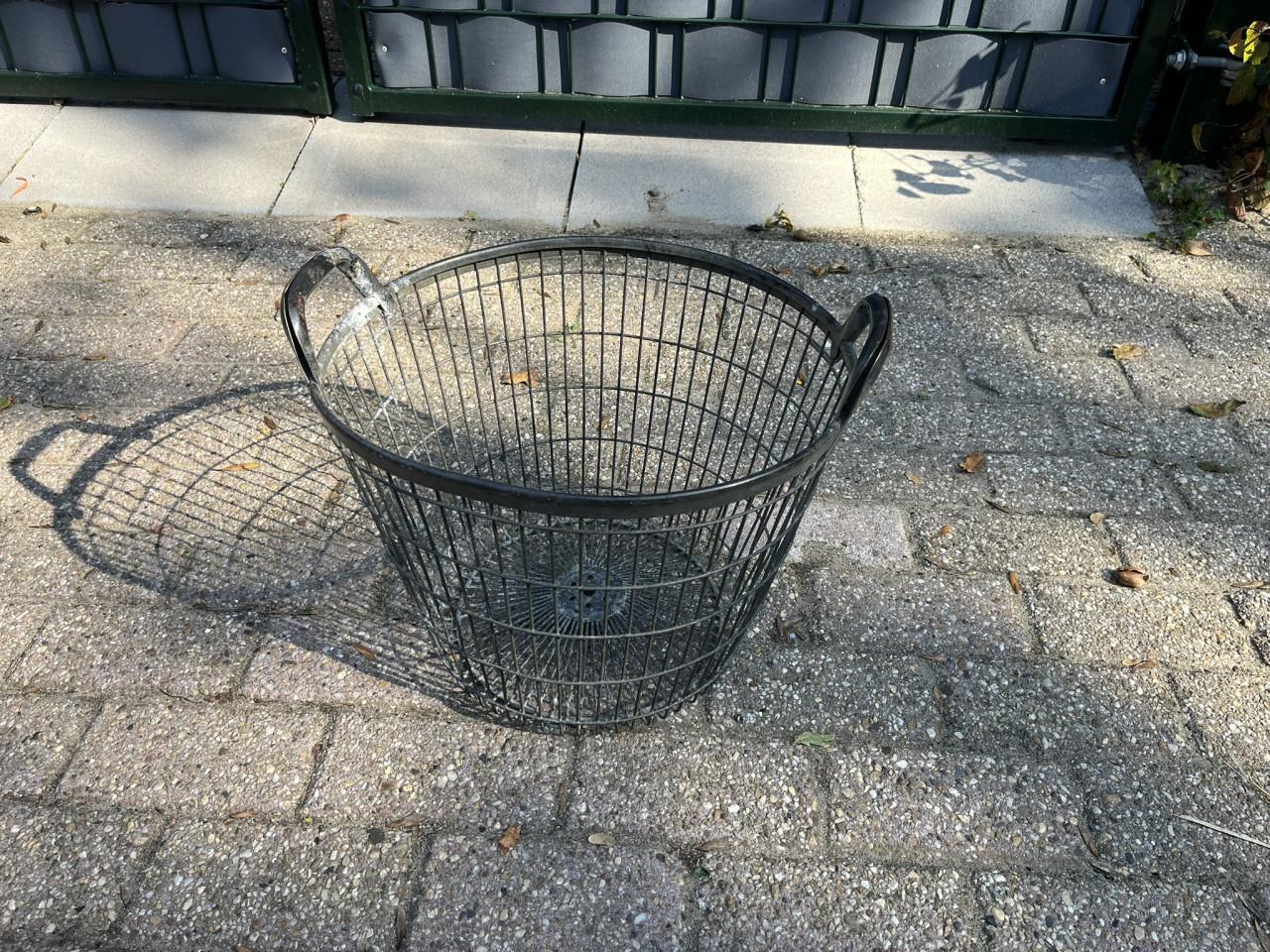 Aardappelmand, metaal